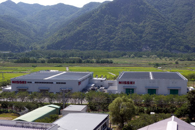本社の2つの工場で太陽光発電を開始.jpg