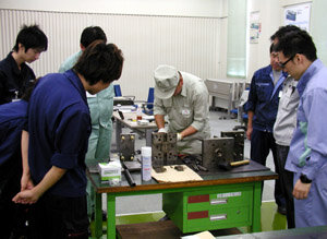 2010年度日精スクールの実習風景.jpg